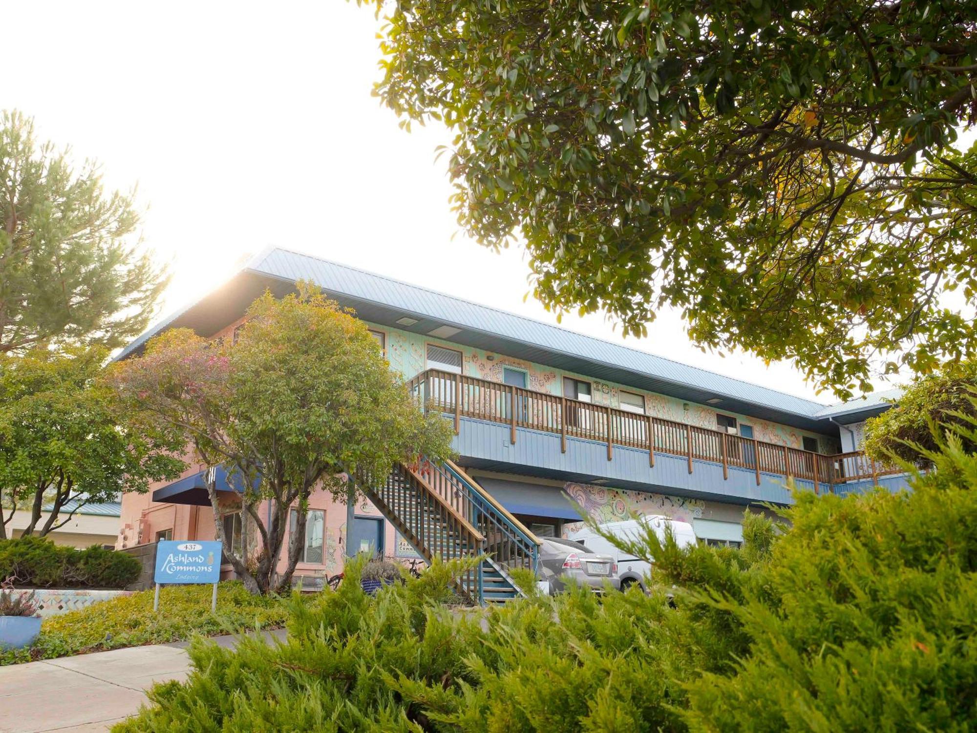Ashland Commons Hostel Екстериор снимка